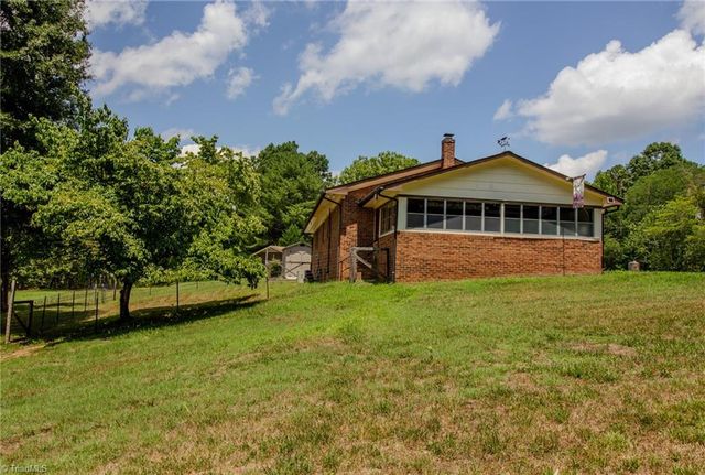 5736 Davis Road, Walkertown, NC 27051