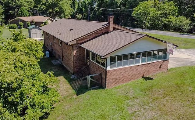 5736 Davis Road, Walkertown, NC 27051