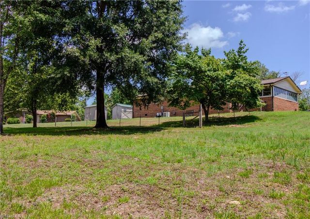 5736 Davis Road, Walkertown, NC 27051
