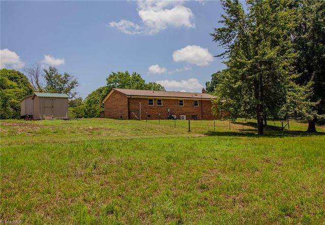 5736 Davis Road, Walkertown, NC 27051