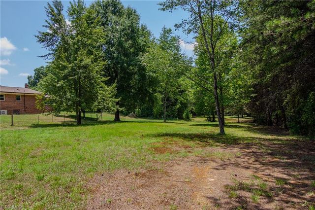 5736 Davis Road, Walkertown, NC 27051