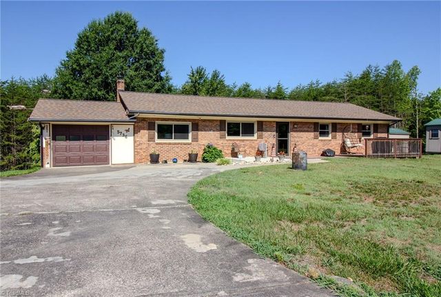 5736 Davis Road, Walkertown, NC 27051
