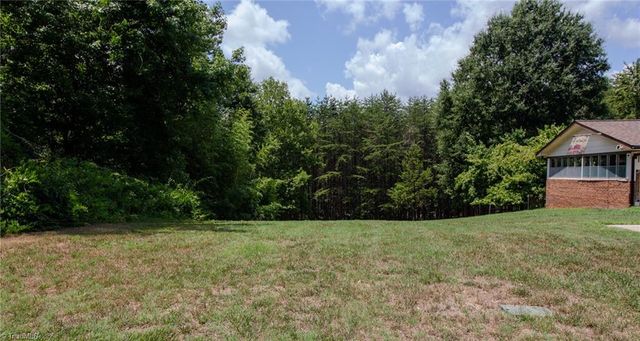 5736 Davis Road, Walkertown, NC 27051
