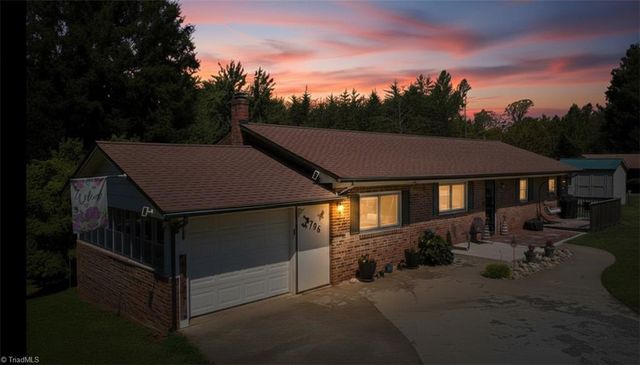 5736 Davis Road, Walkertown, NC 27051
