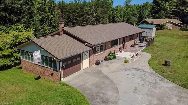 5736 Davis Road, Walkertown, NC 27051