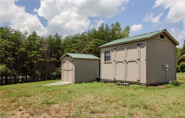 5736 Davis Road, Walkertown, NC 27051