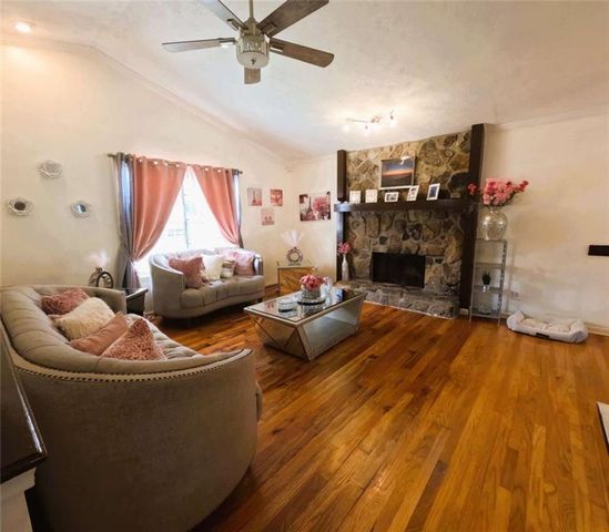 3695 Winterberry Lane, Snellville, GA 30039