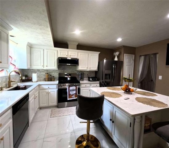 3695 Winterberry Lane, Snellville, GA 30039