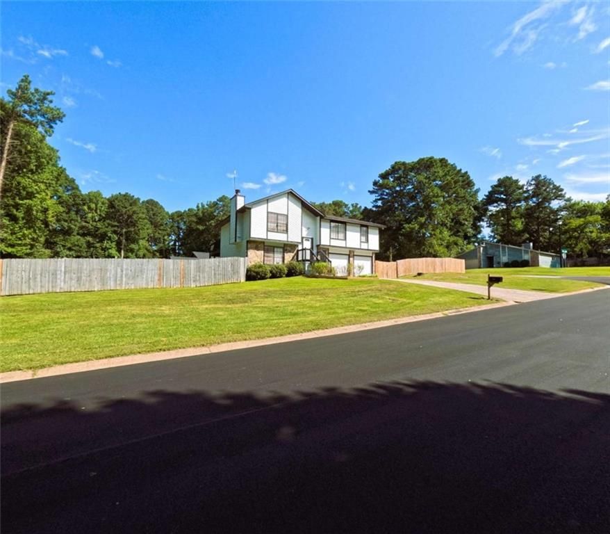 3695 Winterberry Lane, Snellville, GA 30039