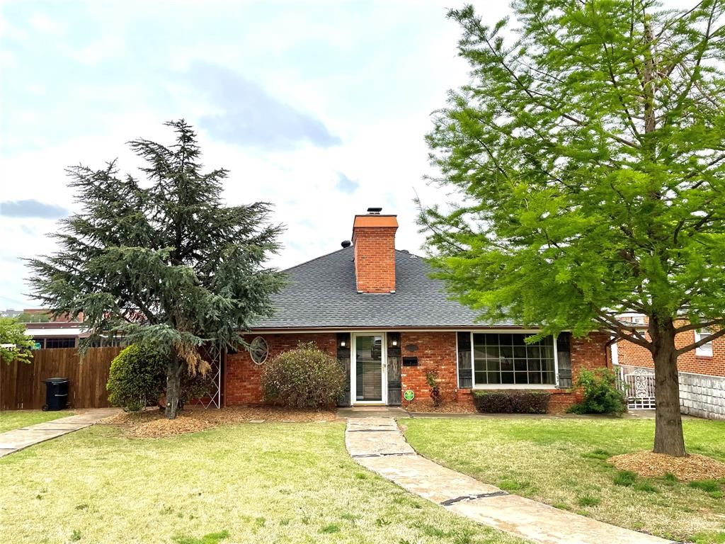 1100 Fenwick Place, Nichols Hills, OK 73116