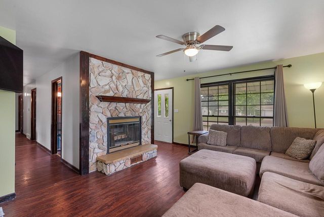 248 E Norport DRIVE, Port Washington, WI 53074