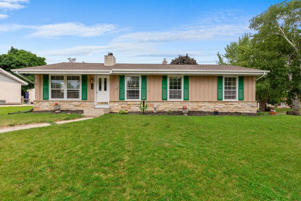 248 E Norport DRIVE, Port Washington, WI 53074