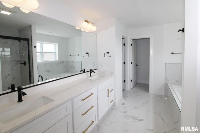 7023 N Water Oak Drive, Edwards, IL 61528