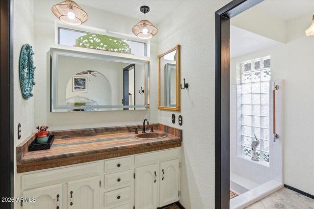 1208 W LOUGHLIN Drive, Chandler, AZ 85224