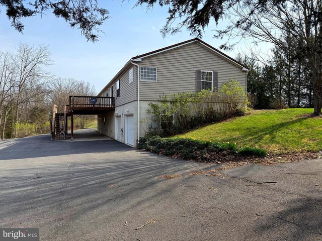 401 NIGHTHAWK DR, Petersburg, WV 26847