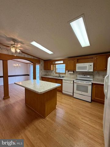 401 NIGHTHAWK DR, Petersburg, WV 26847