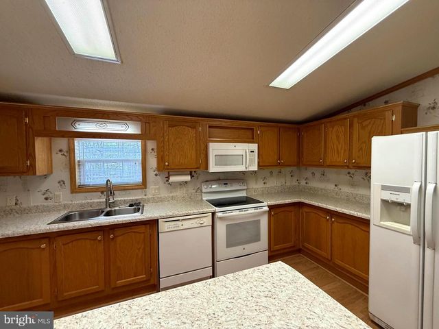 401 NIGHTHAWK DR, Petersburg, WV 26847