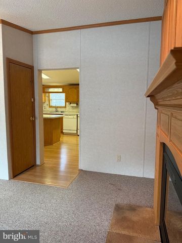 401 NIGHTHAWK DR, Petersburg, WV 26847