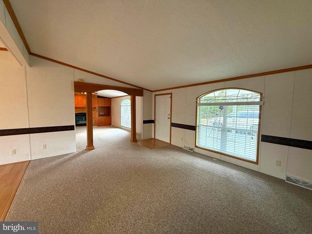 401 NIGHTHAWK DR, Petersburg, WV 26847