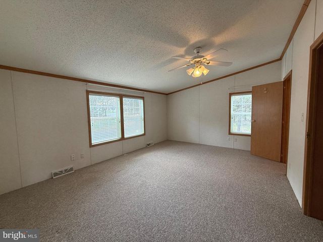 401 NIGHTHAWK DR, Petersburg, WV 26847