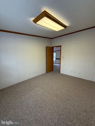 401 NIGHTHAWK DR, Petersburg, WV 26847