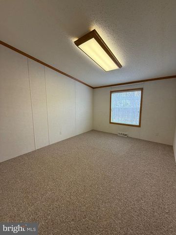 401 NIGHTHAWK DR, Petersburg, WV 26847