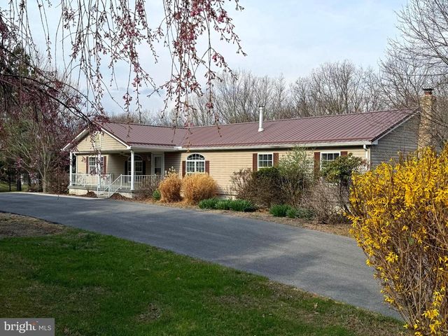 401 NIGHTHAWK DR, Petersburg, WV 26847