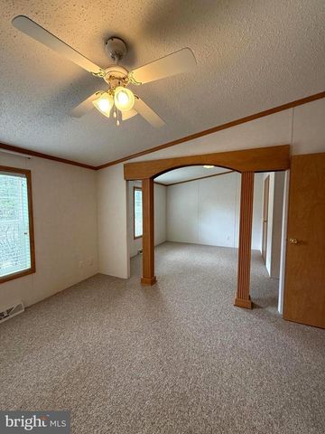 401 NIGHTHAWK DR, Petersburg, WV 26847