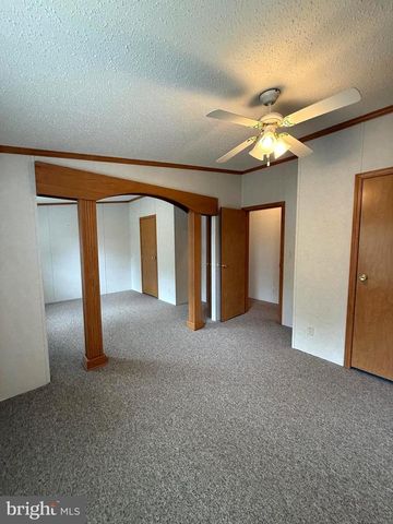 401 NIGHTHAWK DR, Petersburg, WV 26847