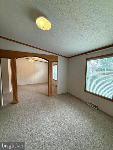 401 NIGHTHAWK DR, Petersburg, WV 26847