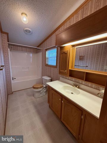 401 NIGHTHAWK DR, Petersburg, WV 26847