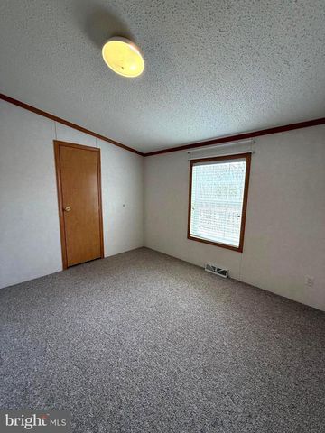 401 NIGHTHAWK DR, Petersburg, WV 26847