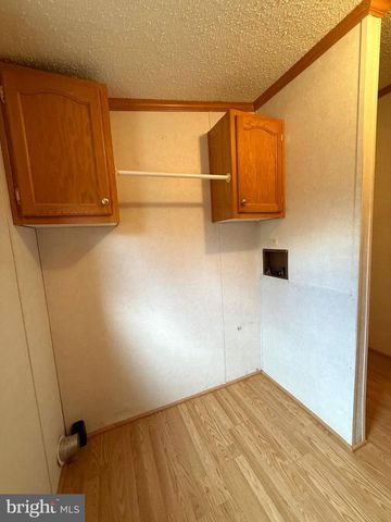 401 NIGHTHAWK DR, Petersburg, WV 26847