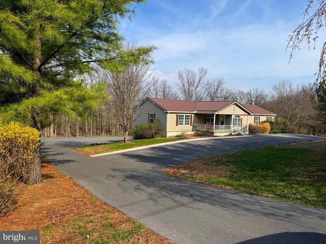 401 NIGHTHAWK DR, Petersburg, WV 26847