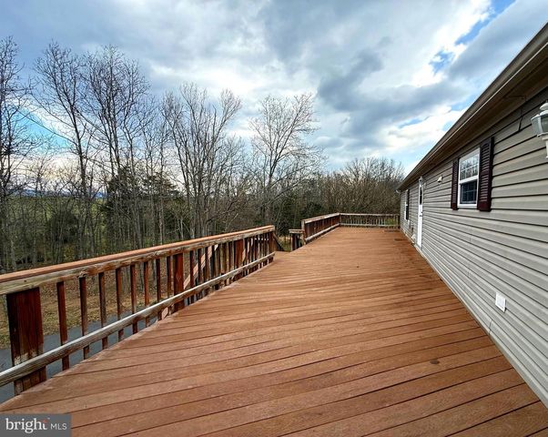 401 NIGHTHAWK DR, Petersburg, WV 26847