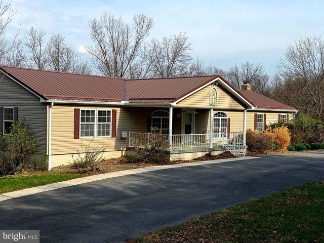 401 NIGHTHAWK DR, Petersburg, WV 26847