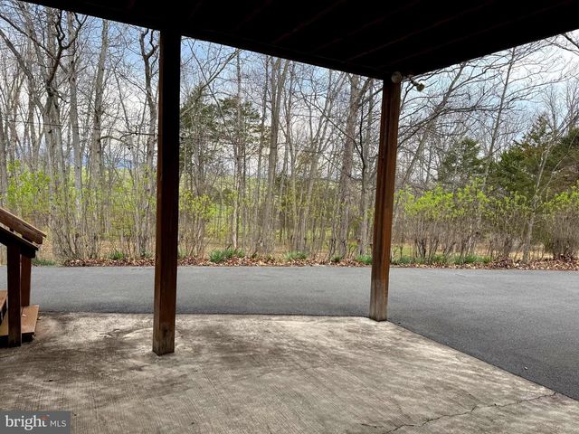 401 NIGHTHAWK DR, Petersburg, WV 26847