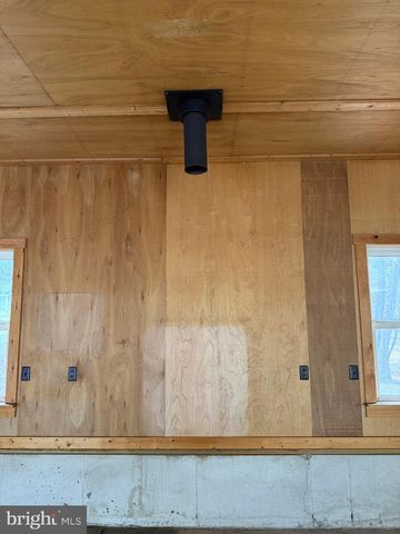 401 NIGHTHAWK DR, Petersburg, WV 26847