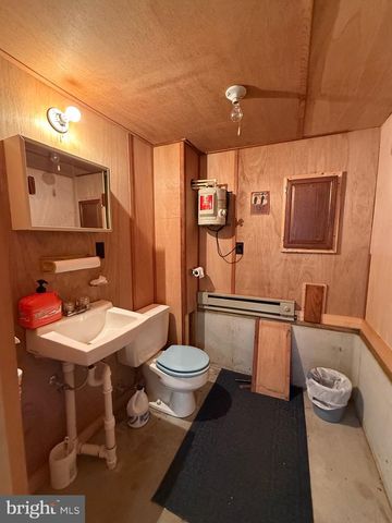 401 NIGHTHAWK DR, Petersburg, WV 26847