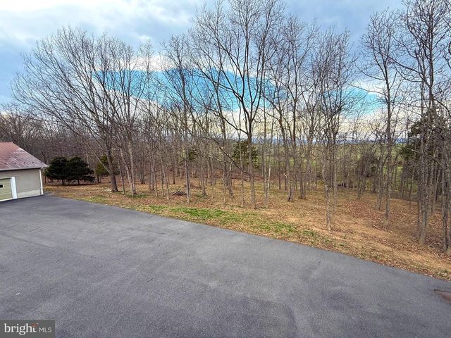 401 NIGHTHAWK DR, Petersburg, WV 26847