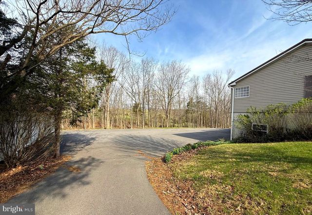 401 NIGHTHAWK DR, Petersburg, WV 26847