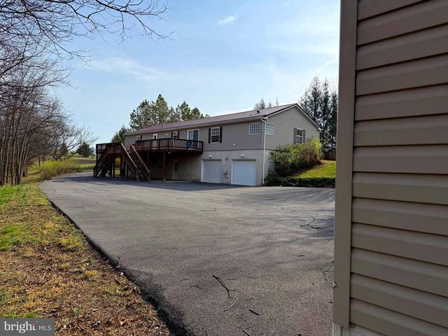 401 NIGHTHAWK DR, Petersburg, WV 26847