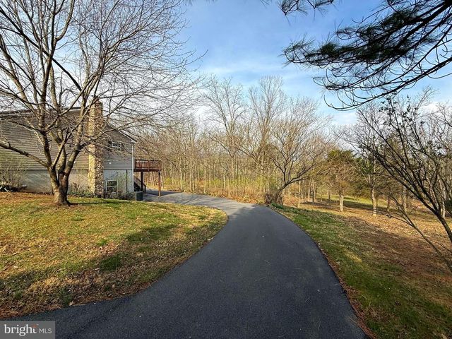 401 NIGHTHAWK DR, Petersburg, WV 26847