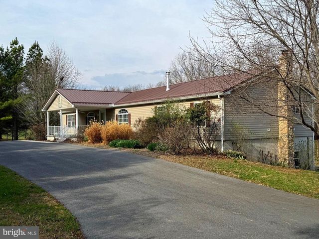 401 NIGHTHAWK DR, Petersburg, WV 26847