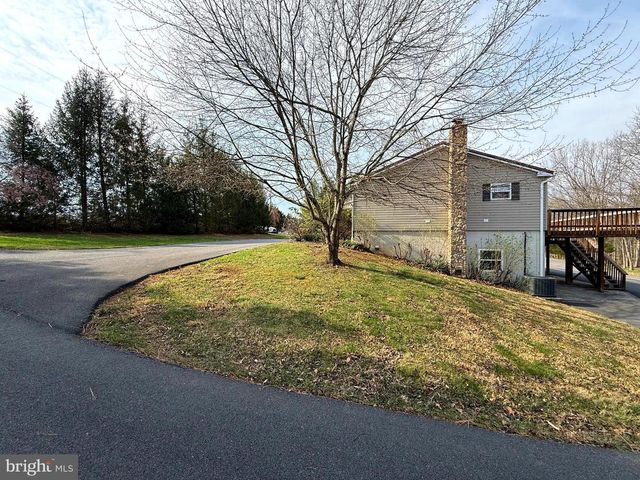 401 NIGHTHAWK DR, Petersburg, WV 26847