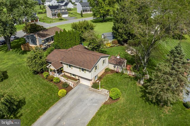 136 CAROL DR, Washington Boro, PA 17582