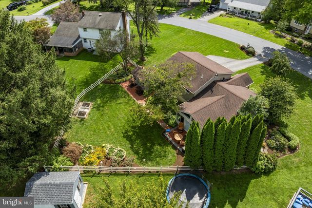 136 CAROL DR, Washington Boro, PA 17582