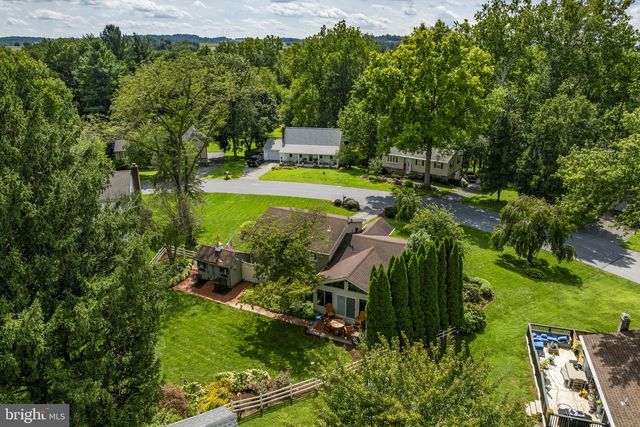 136 CAROL DR, Washington Boro, PA 17582