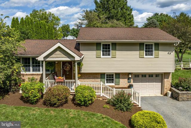 136 CAROL DR, Washington Boro, PA 17582