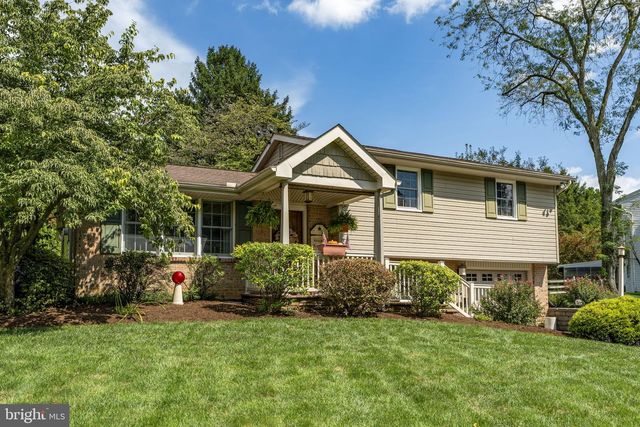 136 CAROL DR, Washington Boro, PA 17582